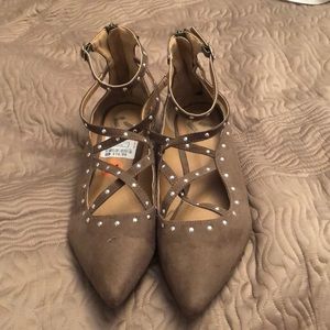 Report flats never been worn.